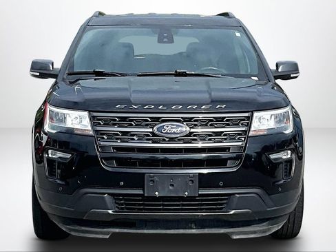 Used 2019 Ford Explorer XLT w/ XLT Sport Appearance Package AWD/4WD image 4