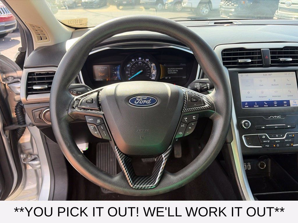 Used 2020 Ford Fusion SE FWD image 11
