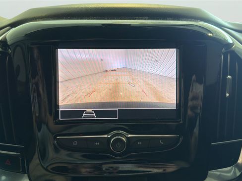 Used 2021 Chevrolet Traverse LS image 18