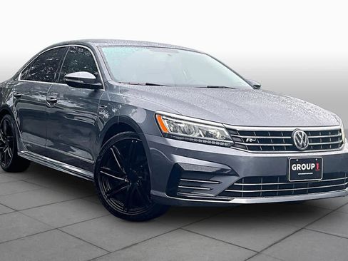 Used 2017 Volkswagen Passat 1.8T R-Line FWD image 3