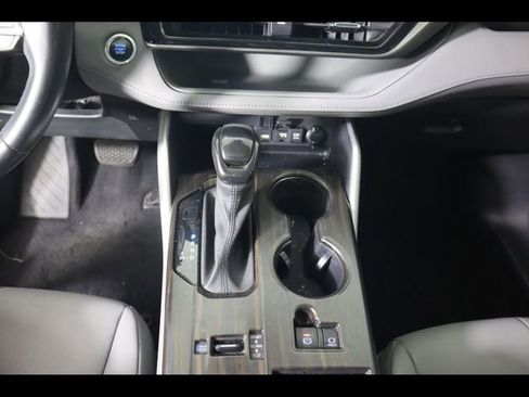 Used 2021 Toyota Highlander XLE image 26