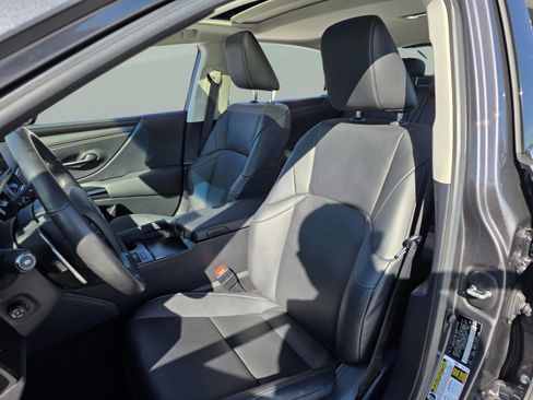 Certified 2023 Lexus ES 350 w/ Premium Package image 12