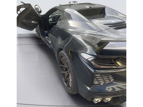 Used 2022 Chevrolet Corvette Stingray Premium Conv w/ Z51 Performance Package RWD image 3