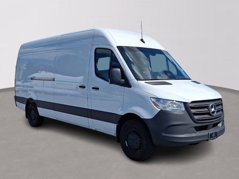 Used 2026 Mercedes-Benz Sprinter 2500 image 3