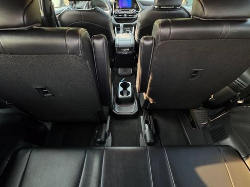 Used 2024 Toyota Highlander XSE AWD/4WD image 14