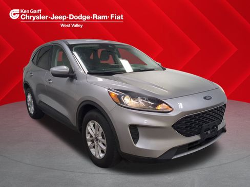 Used 2021 Ford Escape SE w/ Cold Weather Package image 1