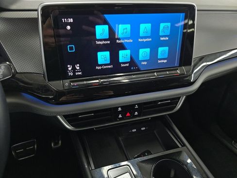 Used 2024 Volkswagen Atlas Peak Edition SE image 10