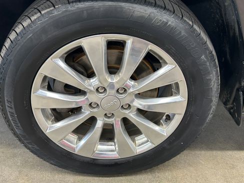 Used 2018 Jeep Cherokee Overland w/ Technology Group image 8