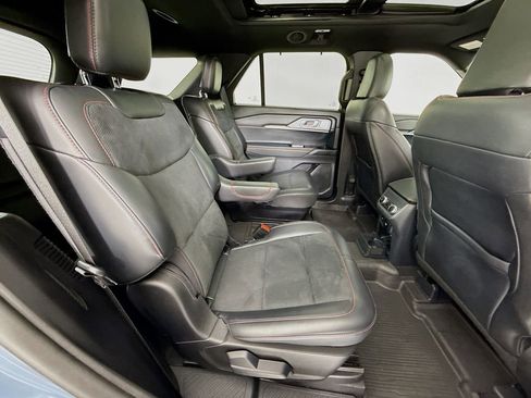 Used 2025 Ford Explorer ST image 30
