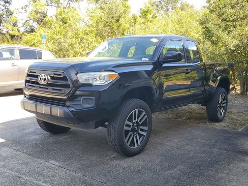 Used 2016 Toyota Tacoma SR image 3