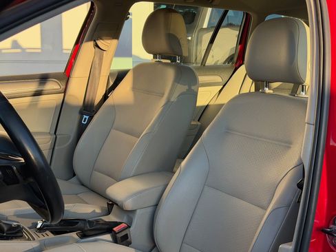 Used 2017 Volkswagen Golf Alltrack S image 8