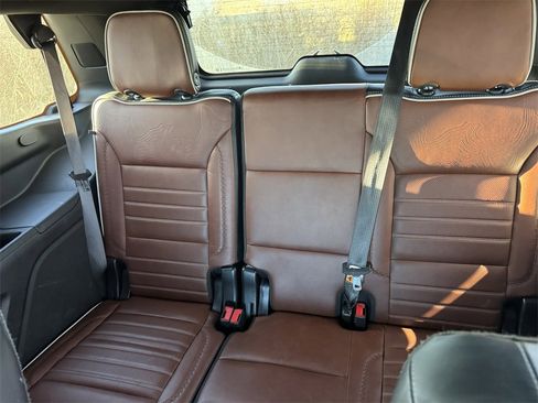 Used 2023 GMC Yukon Denali Ultimate image 11