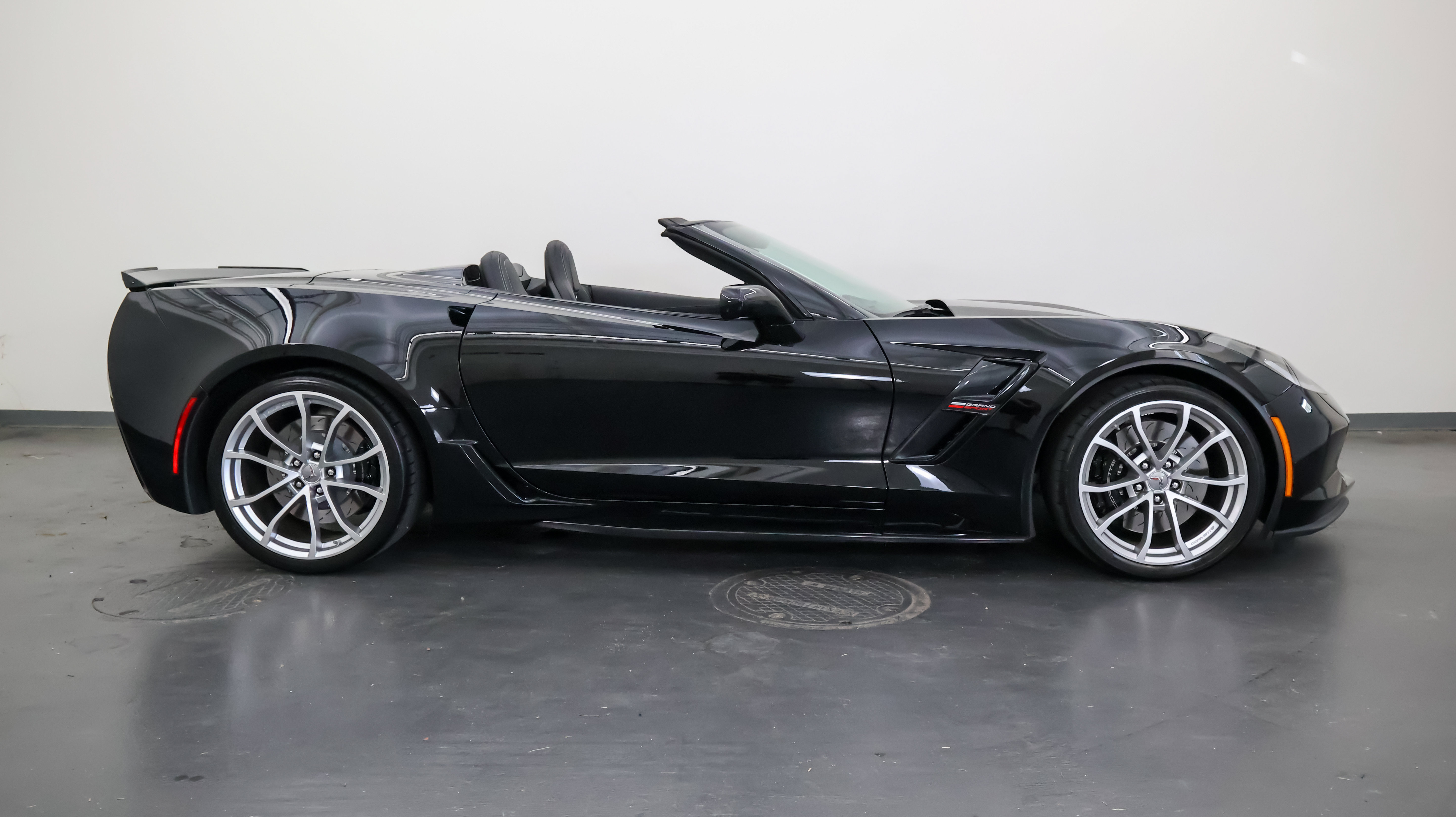 Used 2019 Chevrolet Corvette Grand Sport RWD image 3