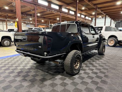 Used 2016 Toyota Tacoma SR5 w/ SR5 Appearance Package (SN) image 5