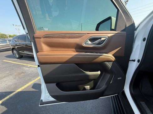 Used 2021 Chevrolet Tahoe High Country w/ Premium Package AWD/4WD image 12