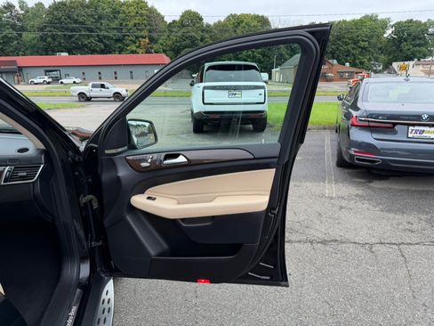 Used 2019 Mercedes-Benz GLS 450 4MATIC image 23