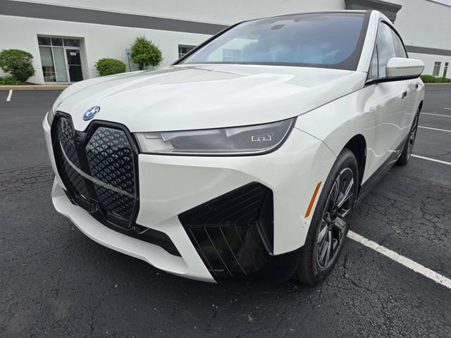 Used 2024 BMW iX xDrive50 w/ Sport Package AWD/4WD image 15