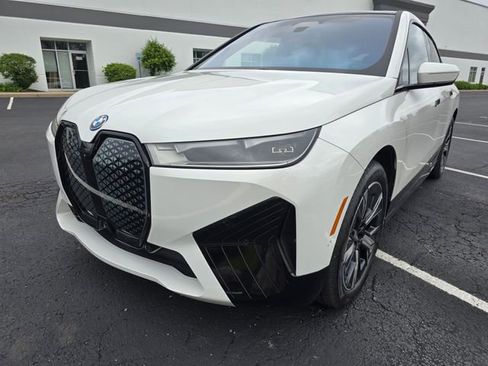 Used 2024 BMW iX xDrive50 w/ Sport Package AWD/4WD image 15