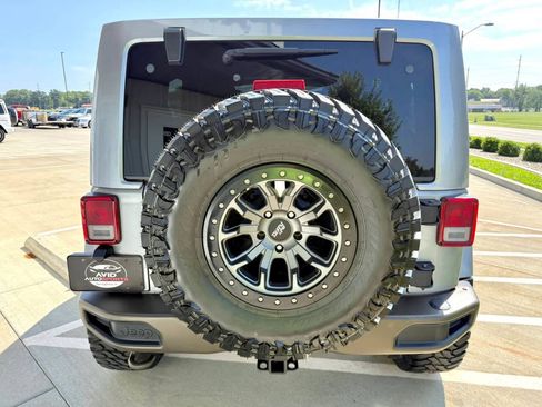 Used 2016 Jeep Wrangler Unlimited Sahara AWD/4WD image 7