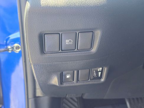 Used 2021 Toyota C-HR XLE FWD image 24