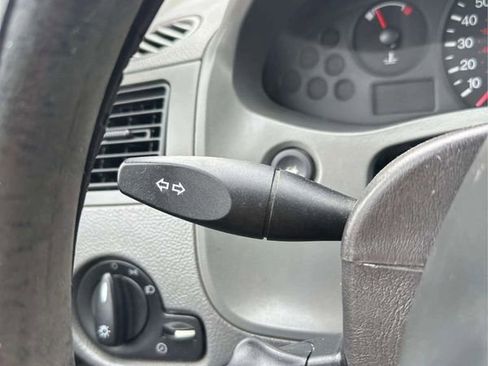 Used 2005 Ford Focus ZX4 Sedan FWD image 27