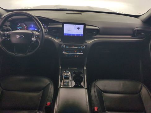 Used 2020 Ford Explorer XLT image 18
