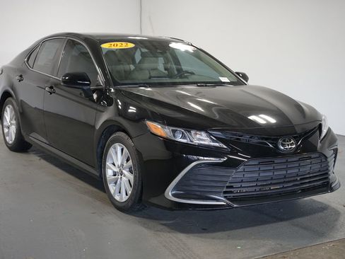 Certified 2022 Toyota Camry LE image 3