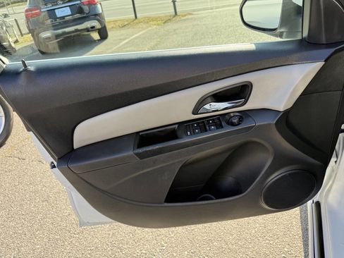 Used 2013 Chevrolet Cruze LT image 21