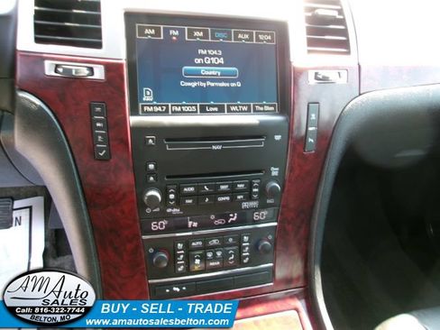 Used 2010 Cadillac Escalade Luxury AWD/4WD image 22