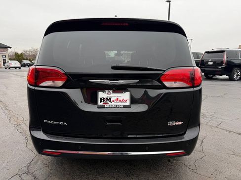 Used 2017 Chrysler Pacifica Touring-L FWD image 6
