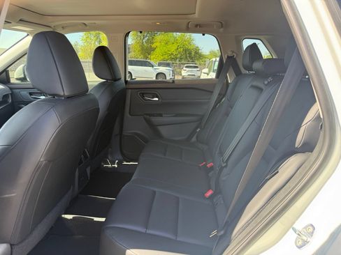 Certified 2023 Nissan Rogue SV w/ SV Premium B Package FWD image 10
