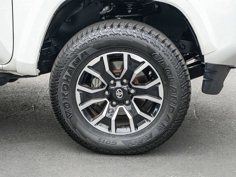 Used 2021 Toyota Tacoma TRD Sport w/ Technology Package AWD/4WD image 10