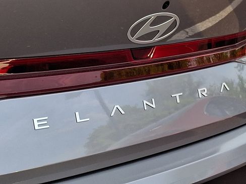 Used 2026 Hyundai Elantra SE FWD image 29