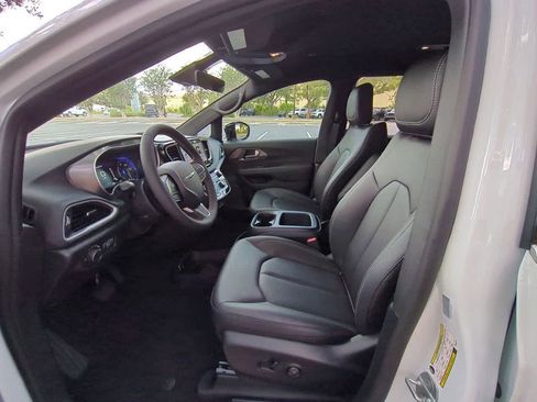 New 2026 Chrysler Voyager LX image 17