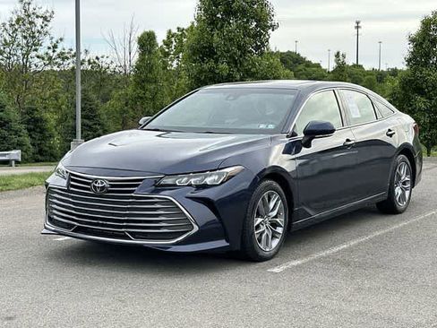 Used 2019 Toyota Avalon XLE w/ Moonroof Package FWD image 1