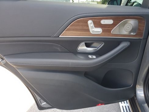 New 2026 Mercedes-Benz GLS 580 4MATIC image 11