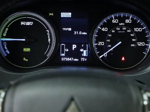 Used 2018 Mitsubishi Outlander SEL image 12