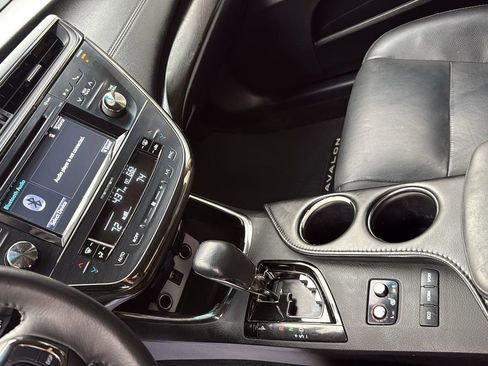 Used 2018 Toyota Avalon XLE Plus image 18