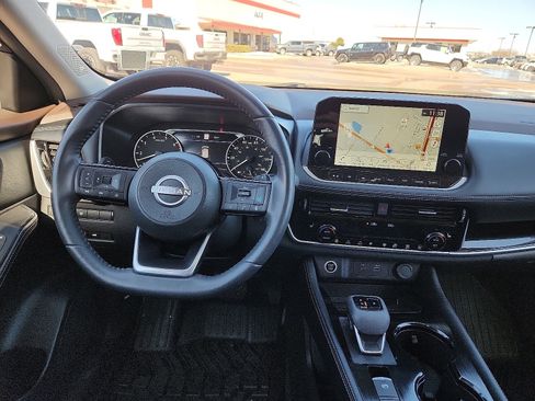 Used 2023 Nissan Rogue SL w/ SL Premium Package image 12