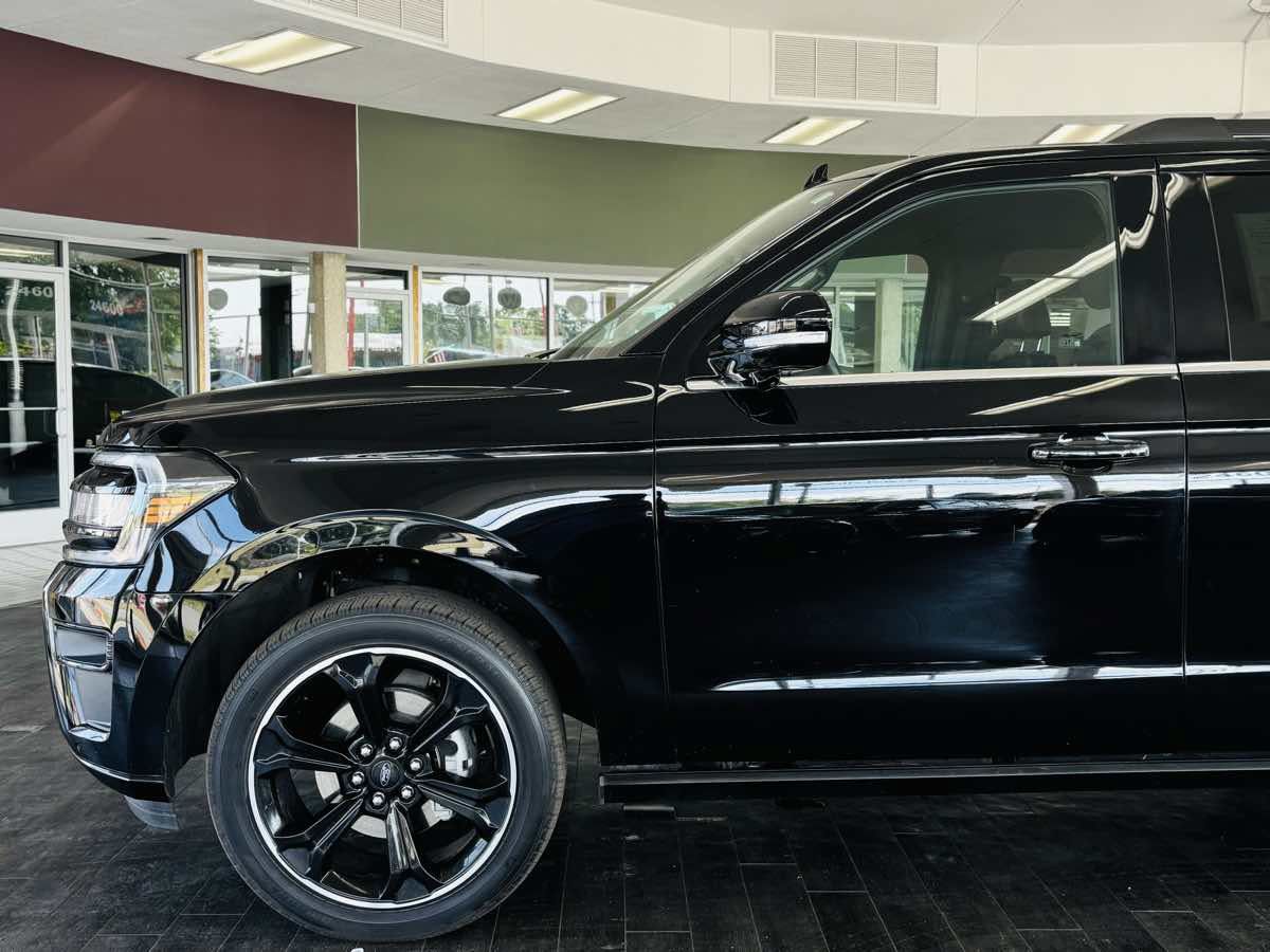 Used 2024 Ford Expedition Max Limited AWD/4WD image 15