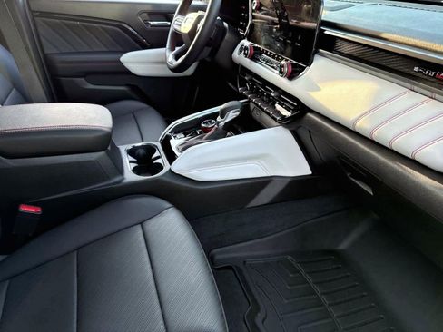 Used 2024 GMC Canyon AT4X image 12