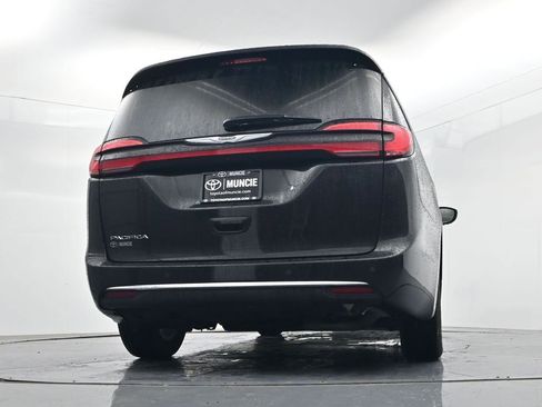 Used 2022 Chrysler Pacifica Touring-L FWD image 47
