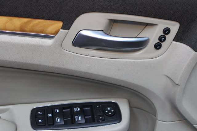 Used 2012 Chrysler 300 Limited w/ Luxury Group RWD image 17