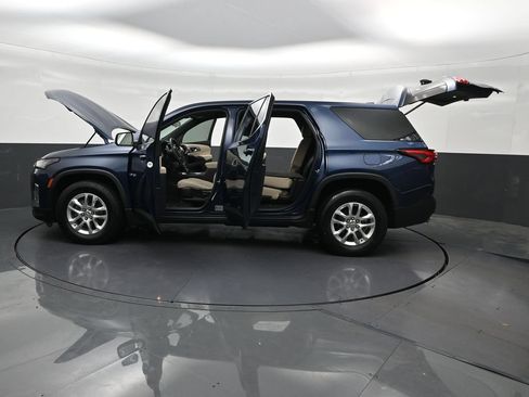 Used 2023 Chevrolet Traverse LS FWD image 34