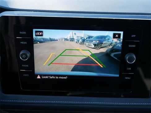 Certified 2025 Volkswagen Taos SE image 36