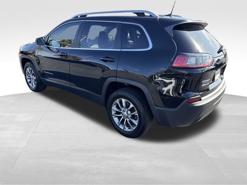 Used 2019 Jeep Cherokee Latitude Plus w/ Cold Weather Group image 5