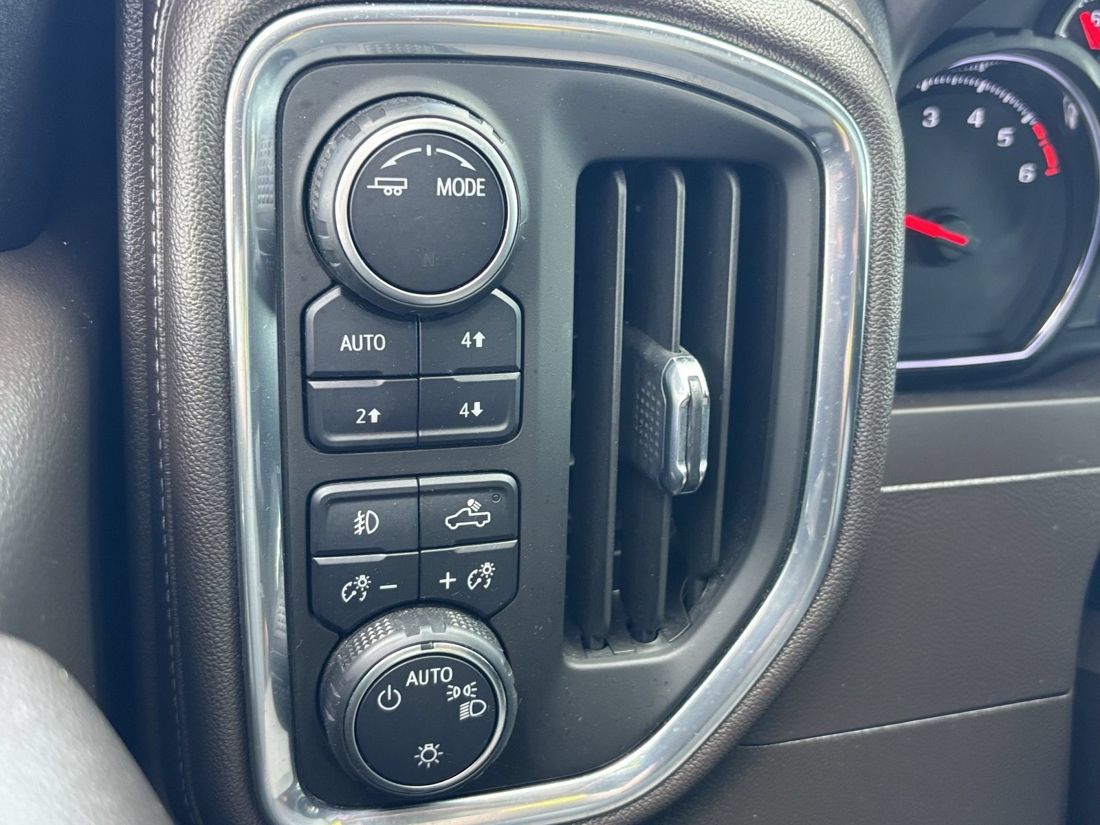 Used 2022 Chevrolet Silverado 1500 RST AWD/4WD image 8