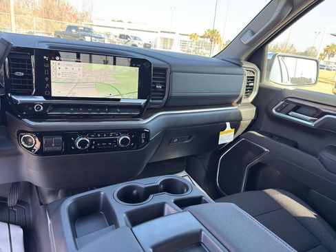 New 2026 GMC Sierra 1500 SLE image 24