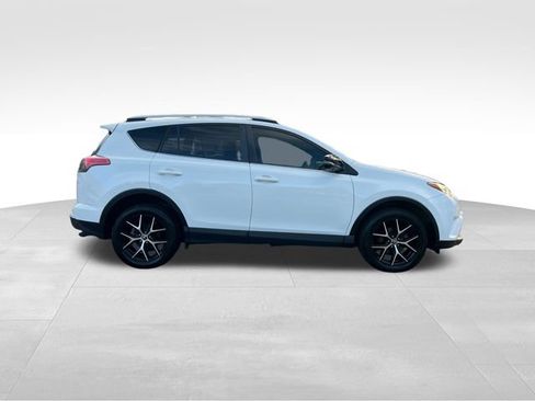 Used 2016 Toyota RAV4 SE image 6