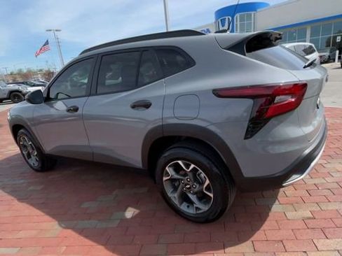 Used 2025 Chevrolet Trax LT w/ Driver Confidence Package image 7